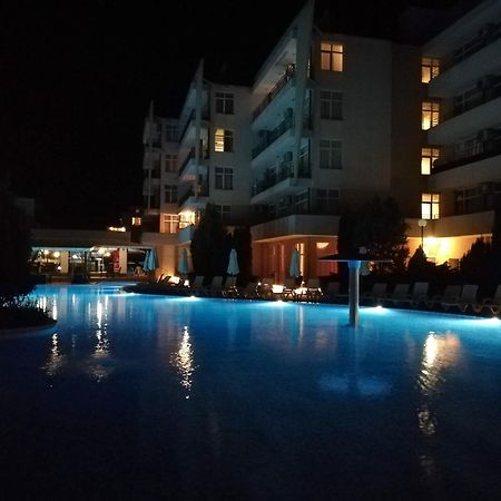 Apartment Daisy Grand Kamelia サニービーチ エクステリア 写真