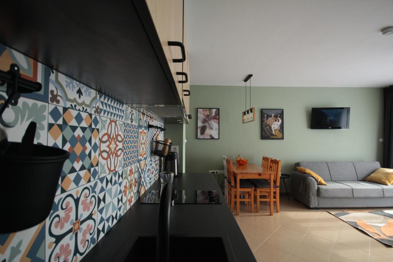 Apartment Daisy Grand Kamelia サニービーチ エクステリア 写真