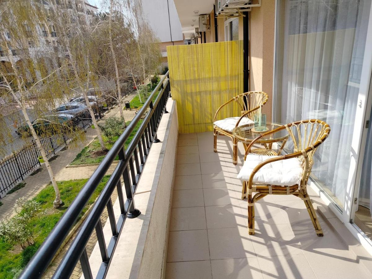 Apartment Daisy Grand Kamelia サニービーチ エクステリア 写真