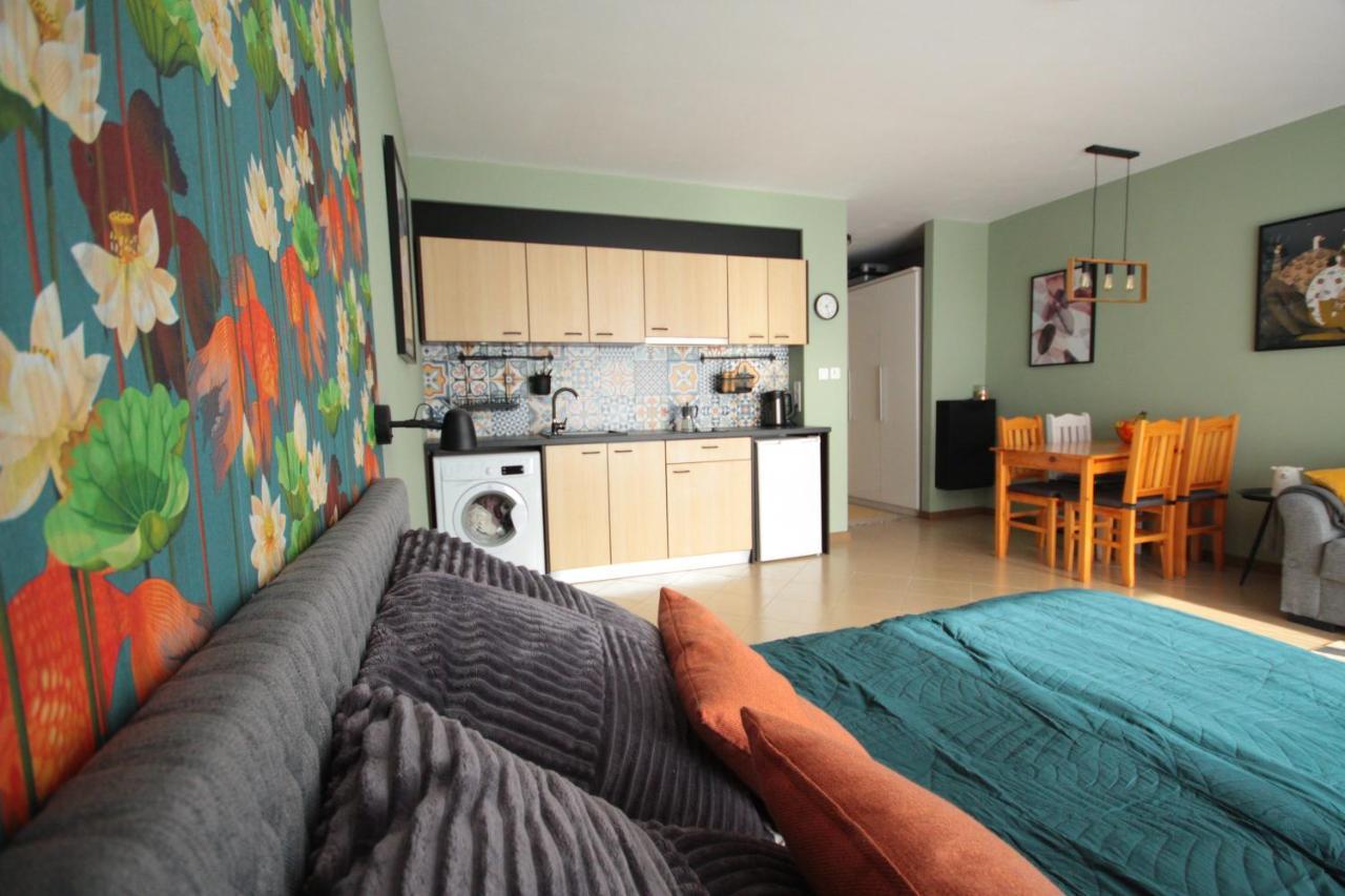 Apartment Daisy Grand Kamelia サニービーチ エクステリア 写真