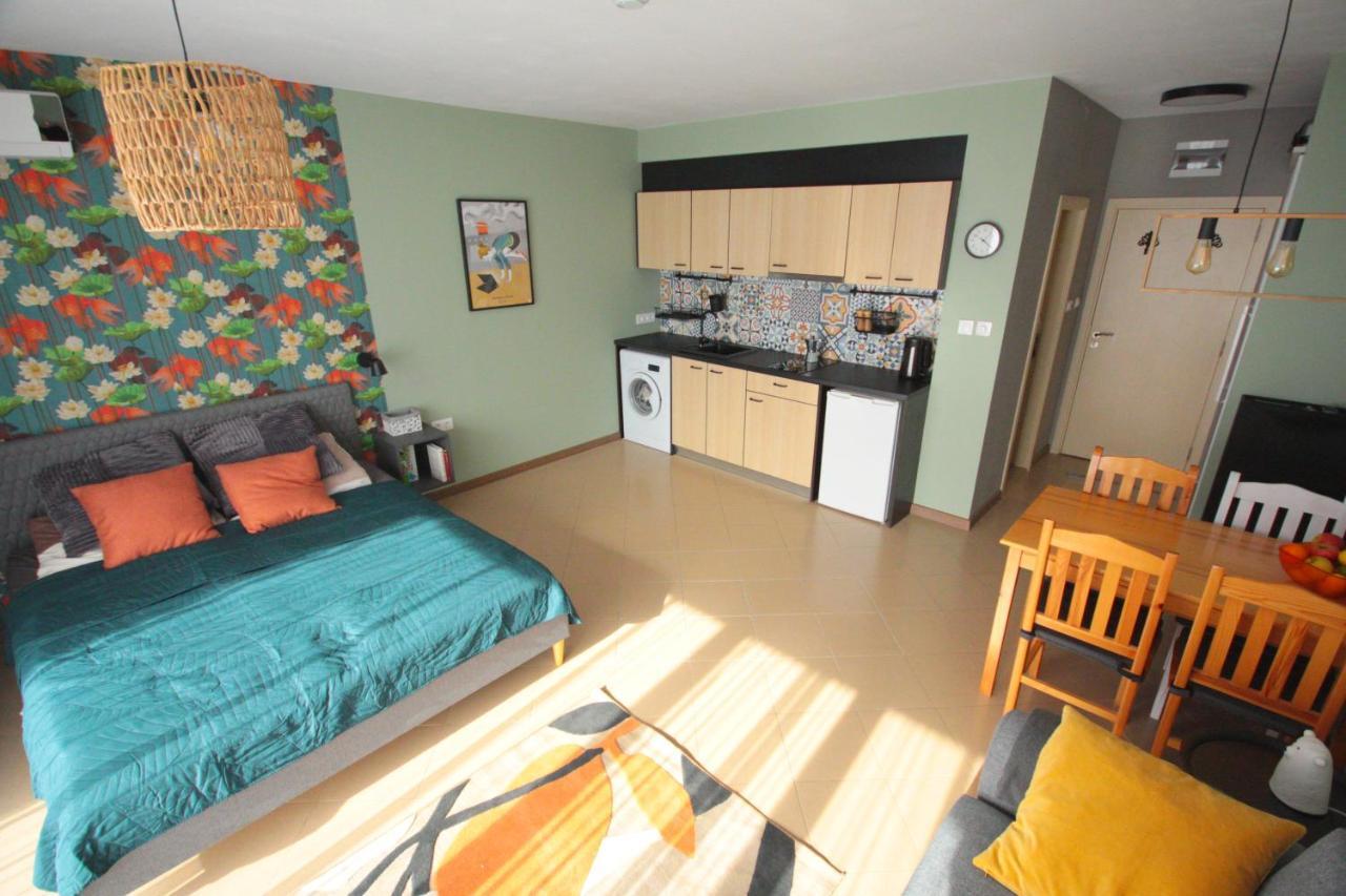 Apartment Daisy Grand Kamelia サニービーチ エクステリア 写真