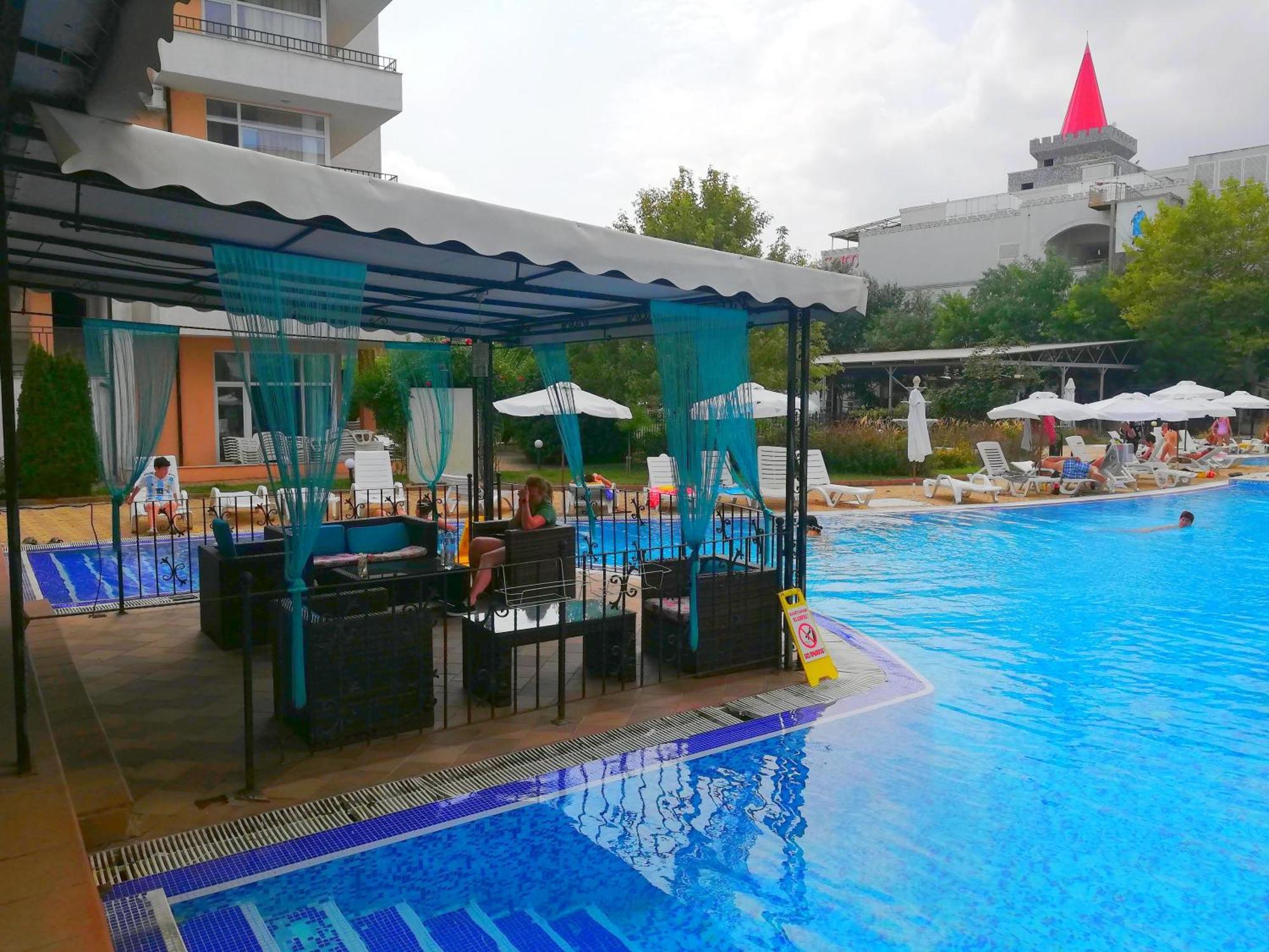 Apartment Daisy Grand Kamelia サニービーチ エクステリア 写真