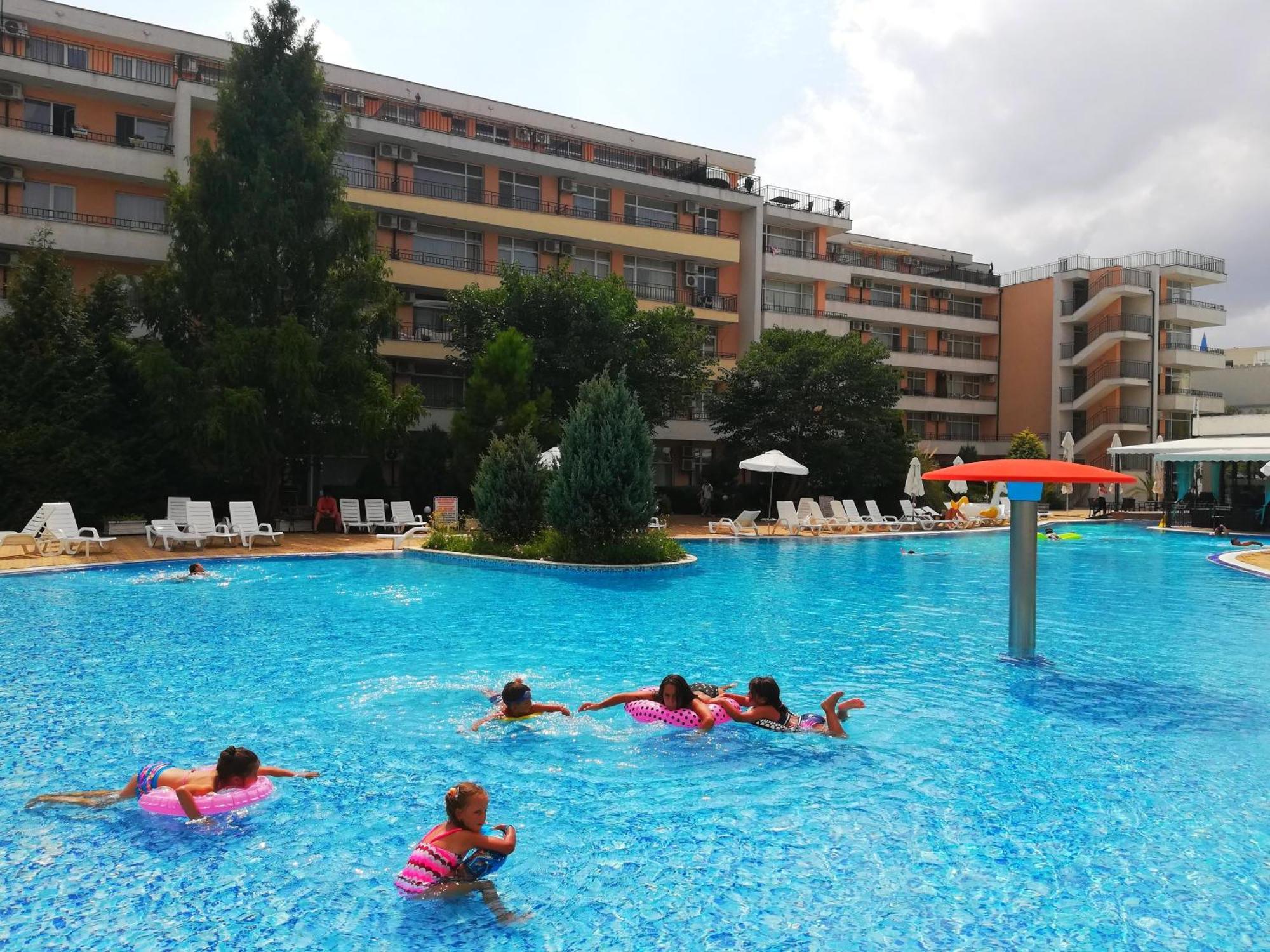Apartment Daisy Grand Kamelia サニービーチ エクステリア 写真